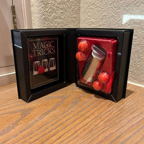 Magic Tricks: Classic Illusions to Amaze & Astound - Picture 2 of 4